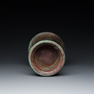 Récipient à vin rituel de type 'zun' en bronze archaïque à inscription, Chine, probablement Zhou de l'Ouest — photo 6