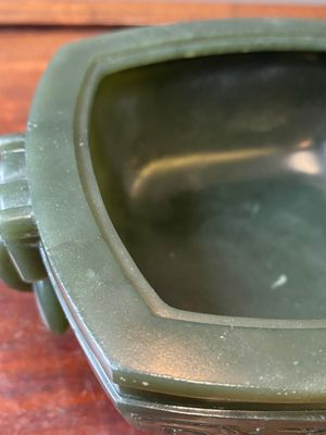 Récipient alimentaire rituel couvert de type Fu 簠 en jade vert épinard, 18/19ème — photo 13