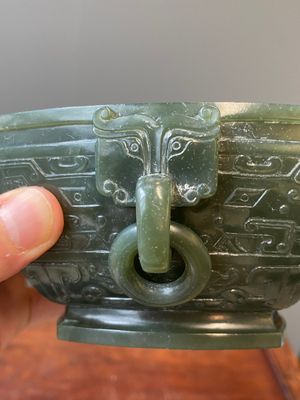 Récipient alimentaire rituel couvert de type Fu 簠 en jade vert épinard, 18/19ème — photo 14