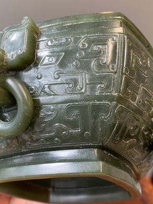 Récipient alimentaire rituel couvert de type Fu 簠 en jade vert épinard, 18/19ème — photo 15