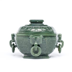 Récipient alimentaire rituel couvert de type Fu 簠 en jade vert épinard, 18/19ème — photo 4