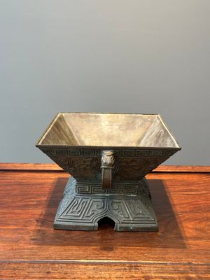 Récipient rituel en bronze de type 'Fu', Chine, marque de sceau et époque de Qianlong — photo 2
