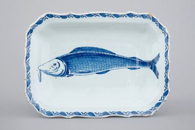 Un plat à hareng rectangulaire en Delft bleu et blanc, 18ème siècle