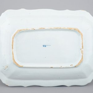 Un plat à hareng rectangulaire en Delft bleu et blanc, 18ème siècle — photo 2