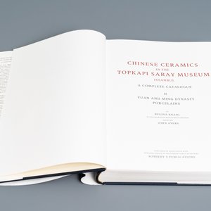 Regina Krahl, John Ayers: Chinese Ceramics in the Topkapi Saray Museum, Istanbul: A Complete Catalogue, 3 volumes — 照片 13
