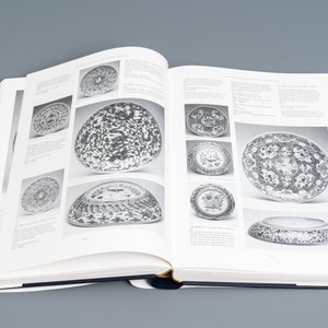 Regina Krahl, John Ayers: Chinese Ceramics in the Topkapi Saray Museum, Istanbul: A Complete Catalogue, 3 volumes — 照片 18