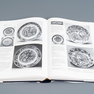 Regina Krahl, John Ayers: Chinese Ceramics in the Topkapi Saray Museum, Istanbul: A Complete Catalogue, 3 volumes — 照片 19