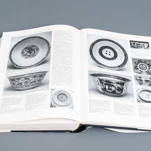 Regina Krahl, John Ayers: Chinese Ceramics in the Topkapi Saray Museum, Istanbul: A Complete Catalogue, 3 volumes — 照片 20