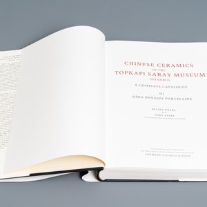 Regina Krahl, John Ayers: Chinese Ceramics in the Topkapi Saray Museum, Istanbul: A Complete Catalogue, 3 volumes — 照片 21
