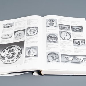 Regina Krahl, John Ayers: Chinese Ceramics in the Topkapi Saray Museum, Istanbul: A Complete Catalogue, 3 volumes — 照片 25