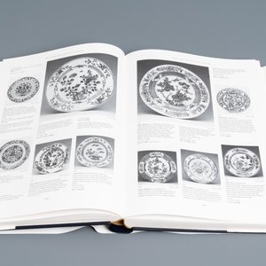 Regina Krahl, John Ayers: Chinese Ceramics in the Topkapi Saray Museum, Istanbul: A Complete Catalogue, 3 volumes — 照片 26
