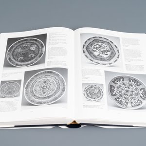 Regina Krahl, John Ayers: Chinese Ceramics in the Topkapi Saray Museum, Istanbul: A Complete Catalogue, 3 volumes — 照片 27