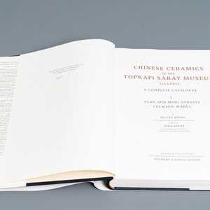 Regina Krahl, John Ayers: Chinese Ceramics in the Topkapi Saray Museum, Istanbul: A Complete Catalogue, 3 volumes — 照片 5
