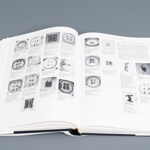 Regina Krahl, John Ayers: Chinese Ceramics in the Topkapi Saray Museum, Istanbul: A Complete Catalogue, 3 volumes — 照片 9