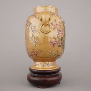 Remarquable vase avec support, fond marron, Chine, famille rose, 19e — photo 3