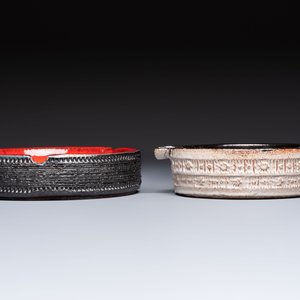 Rogier Vandeweghe (1923-2020) for Amphora: a red-glazed ashtray, and a Perignem cream-glazed ashtray, 20th C. — 照片 2