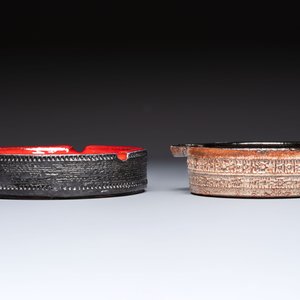 Rogier Vandeweghe (1923-2020) for Amphora: a red-glazed ashtray, and a Perignem cream-glazed ashtray, 20th C. — 照片 4