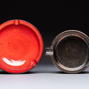 Rogier Vandeweghe (1923-2020) for Amphora: a red-glazed ashtray, and a Perignem cream-glazed ashtray, 20th C. — 照片 6