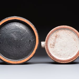 Rogier Vandeweghe (1923-2020) for Amphora: a red-glazed ashtray, and a Perignem cream-glazed ashtray, 20th C. — 照片 7
