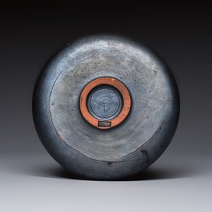 Rogier Vandeweghe (1923-2020) for Amphora and Perignem: a red-glazed bowl, a polychrome dish and a Perignem polychrome glazed dish, 20th C. — photo 3