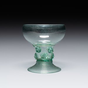 Römer en verre vert, Pay-bas ou Allemagne, 2e quart du 17ème — photo 2