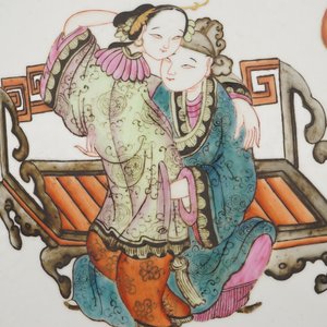 Ronde tegelplaat in Chinees porselein met erotisch tafereel, famille rose, 19e eeuw — foto 2