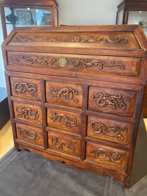 Rre cabinet de curiosités de type 'duo bao ge' en bois huanghuali à décor de chilongs, Chine, 18/19ème — photo 13
