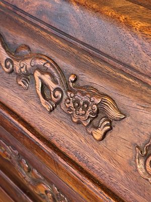 Rre cabinet de curiosités de type 'duo bao ge' en bois huanghuali à décor de chilongs, Chine, 18/19ème — photo 3
