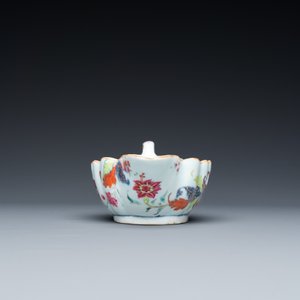Saucière sur son support en porcelaine de Chine famille rose à décor dit 'pseudo-feuilles de tabac', Qianlong — photo 8