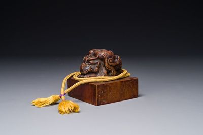 Sceau en bois hongmu 'Jiaqing Yubi Zhibao 嘉慶御筆之寶', Chine, 20ème