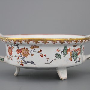 Schaal in Delfts doré, Kakiemon stijl, 18e eeuw — foto 1
