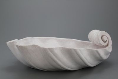 Schelpvormige champagnekoeler, wit geglazuurd aardewerk, Frankrijk, 19e eeuw