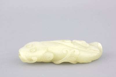 Sculpture chinoise d'un poisson en jade céladon, dynastie Qing