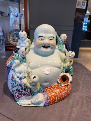 Sculpture de Bouddha en porcelaine de Chine famille rose, marque de Zhu Mao Ji Zao 朱茂記造, République — photo 1