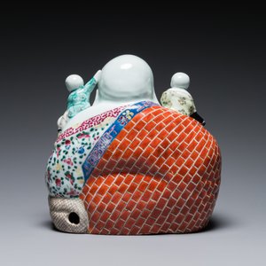 Sculpture de Bouddha en porcelaine de Chine famille rose, marque de Zhu Mao Ji Zao 朱茂記造, République — photo 3