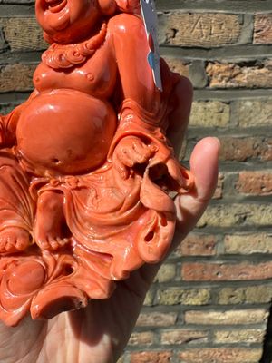 Sculpture de Bouddha rieur en corail rouge sur socle en bois, Chine, 19/20ème — photo 5