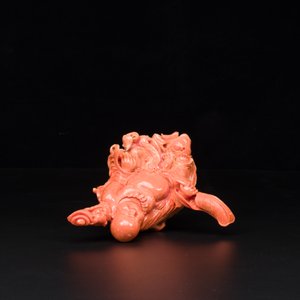 Sculpture de Bouddha rieur en corail rouge sur socle en bois, Chine, 19/20ème — photo 5