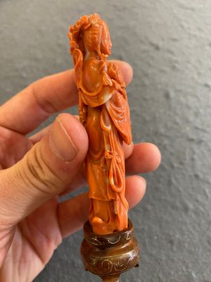 Sculpture de Guanyin debout en corail rouge, Chine, 19/20ème — photo 4