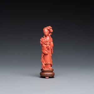 Sculpture de Guanyin debout en corail rouge, Chine, 19/20ème — photo 1