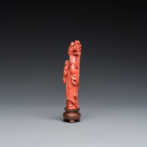 Sculpture de Guanyin debout en corail rouge, Chine, 19/20ème — photo 2