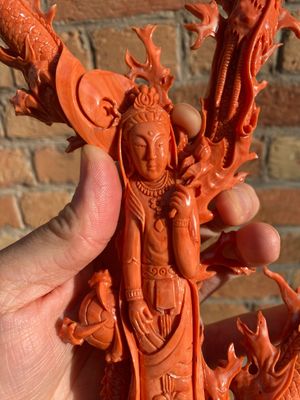 Sculpture de Guanyin debout et son dragon en corail rouge, Chine, 19/20ème — photo 15