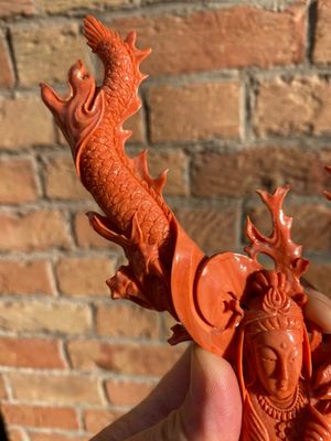Sculpture de Guanyin debout et son dragon en corail rouge, Chine, 19/20ème — photo 16