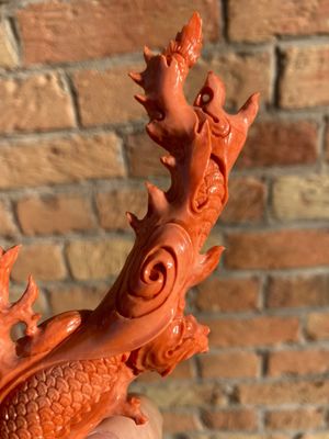 Sculpture de Guanyin debout et son dragon en corail rouge, Chine, 19/20ème — photo 26