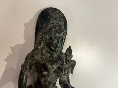 Sculpture de la déesse Dewi Tara en bronze, Royaume de Majapahit, Java, Indonésie, probablement 14ème — photo 2