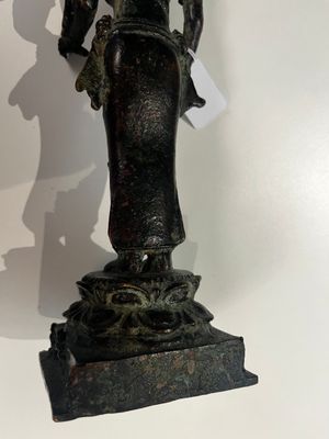 Sculpture de la déesse Dewi Tara en bronze, Royaume de Majapahit, Java, Indonésie, probablement 14ème — photo 6