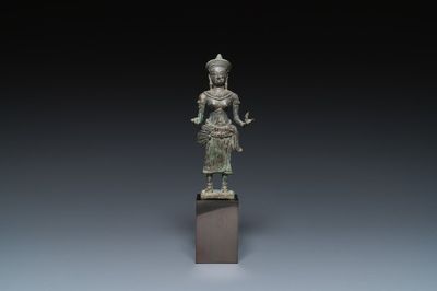 Sculpture de la déesse Lakshmi en bronze, Khmer, Cambodge, époque Angkor, 12ème