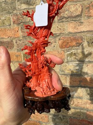 Sculpture de Xiwangmu debout sur un rocher en corail rouge, Chine, 19/20ème — photo 6