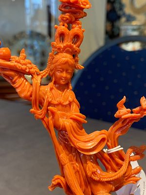 Sculpture de Xiwangmu debout sur un rocher en corail rouge, Chine, 19/20ème — photo 5