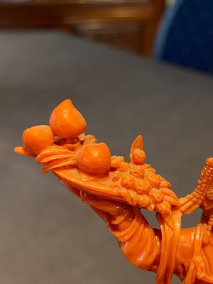 Sculpture de Xiwangmu debout sur un rocher en corail rouge, Chine, 19/20ème — photo 10
