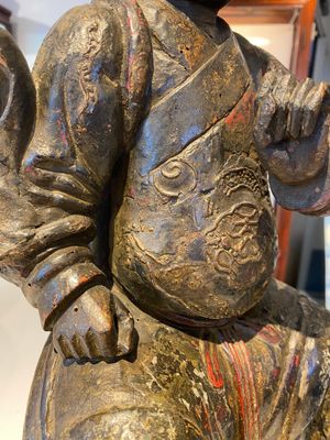 Sculpture d'un gardien bouddhiste en bois laqué et polychromé, Chine, Ming — photo 9